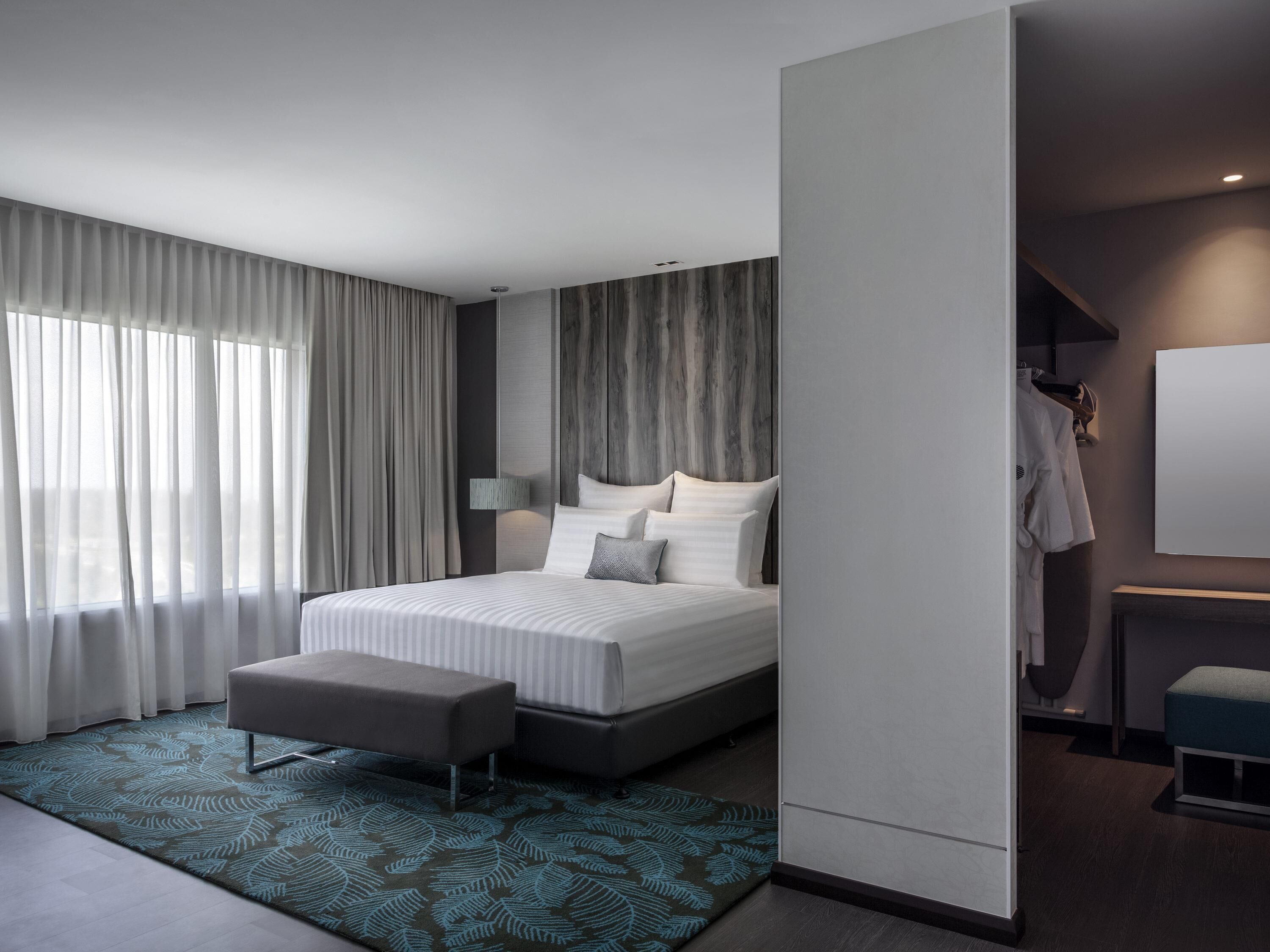 高级套房, 1 张特大床 | 迷你吧、客房内保险箱、办公桌、隔音