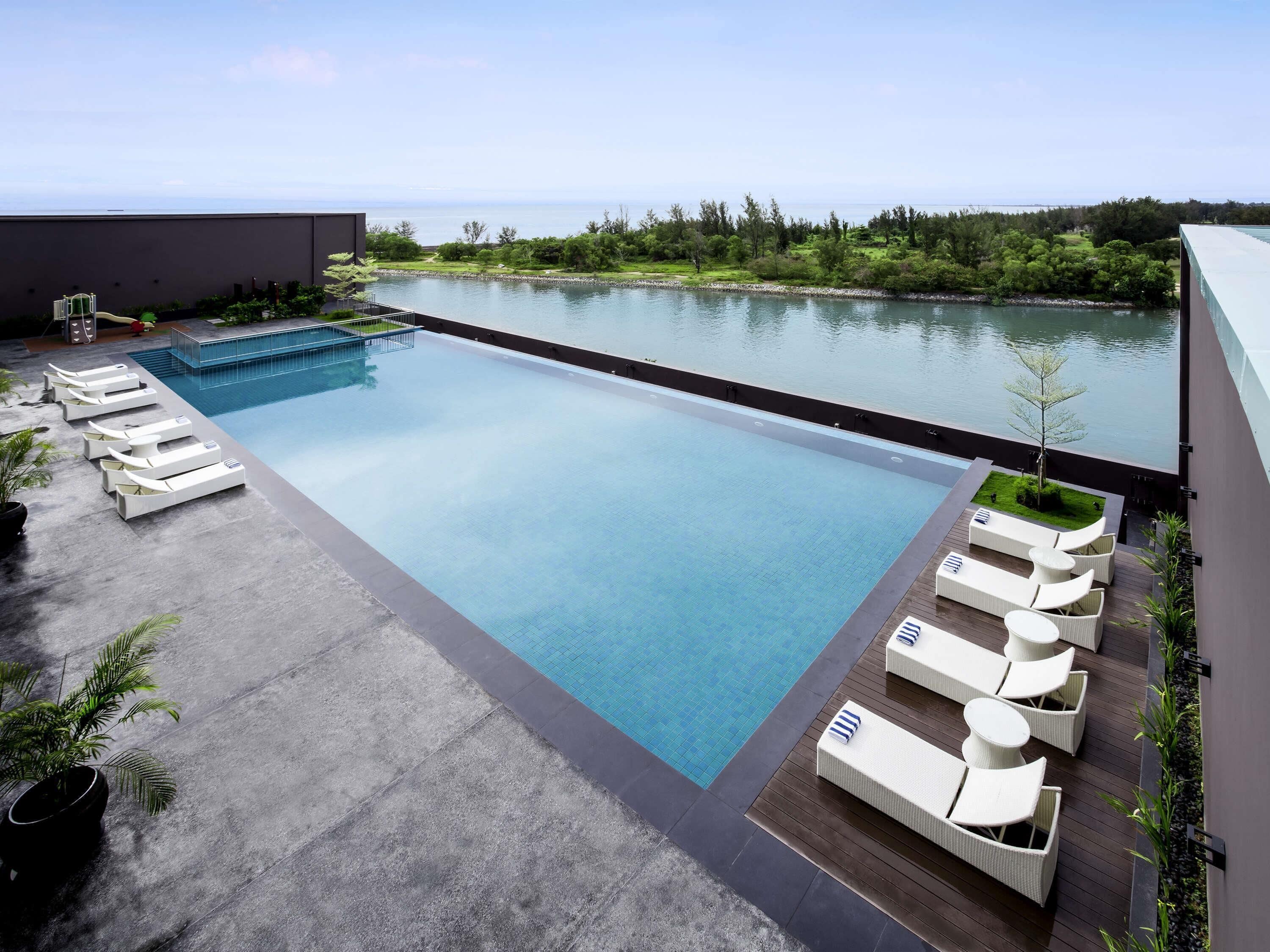 Outdoor pool, pool loungers