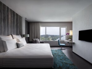 Minibar, in-room safe, desk, soundproofing - Pullman Miri Waterfront (Miri)
