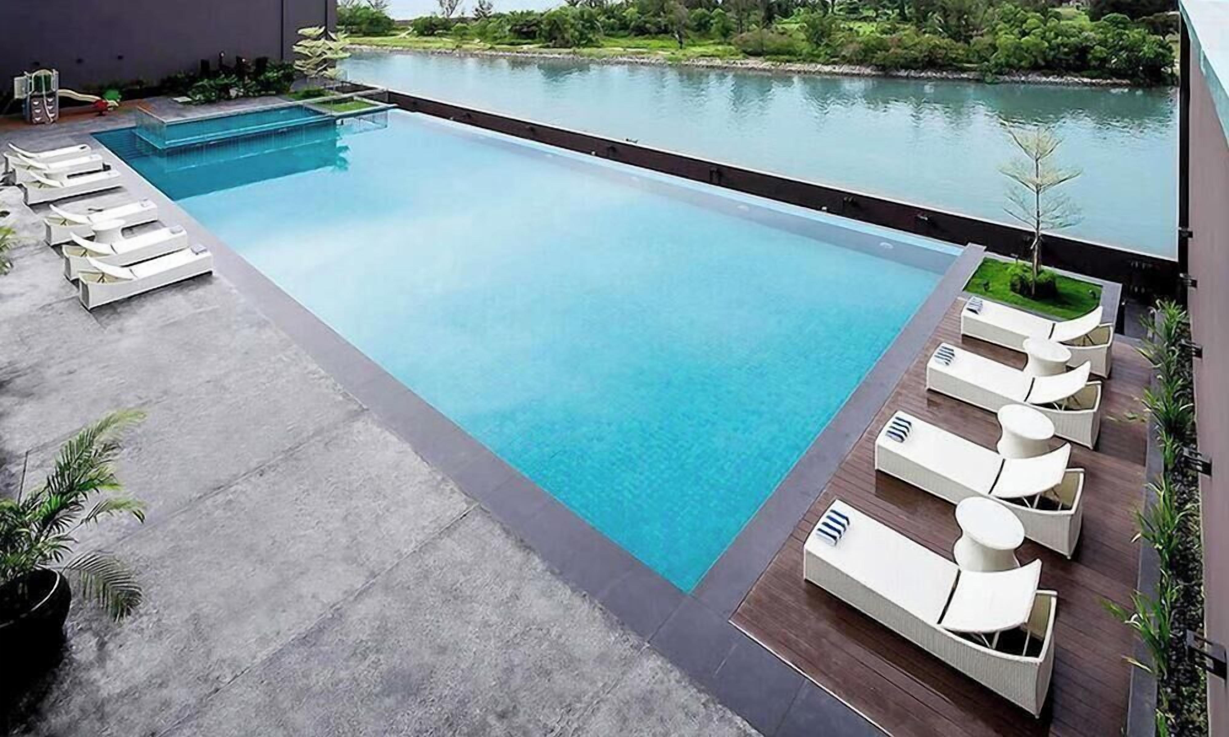 2 bars, bar en bord de piscine