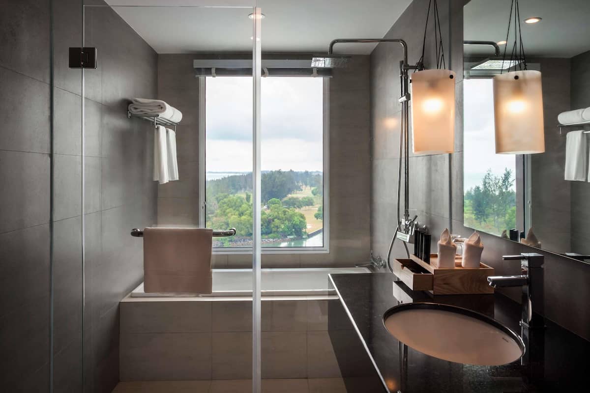 1 phòng ngủ, minibar, két bảo mật tại phòng, bàn