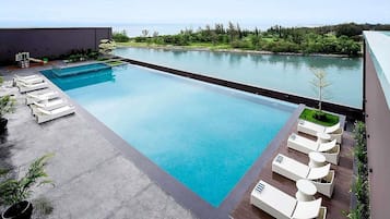 2 barer/lounger og bassengbar