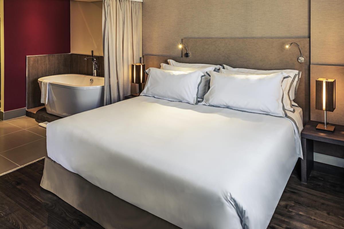 superior suite, 1 queen bed, terrace | minibar, in-room safe, desk, soundproofing