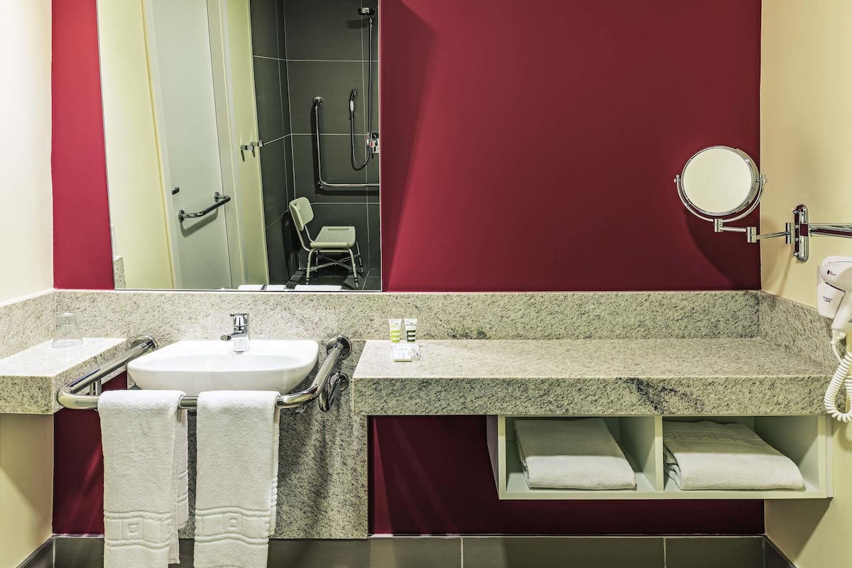 apto standart adaptado | minibar, in-room safe, desk, soundproofing