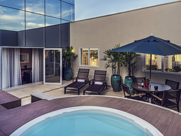 Minibar, coffres-forts dans les chambres, bureau, chambres insonorisées