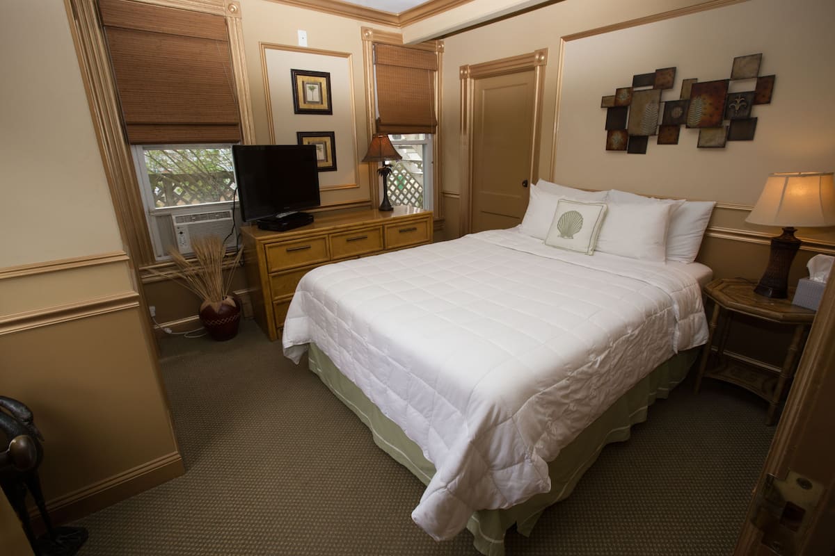 Iron/ironing board, free rollaway beds, free WiFi, bed sheets