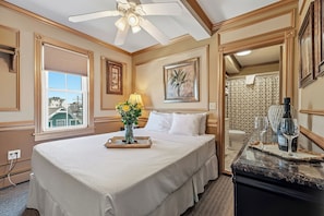 Deluxe Queen (Rm 302, Fl 3) 
