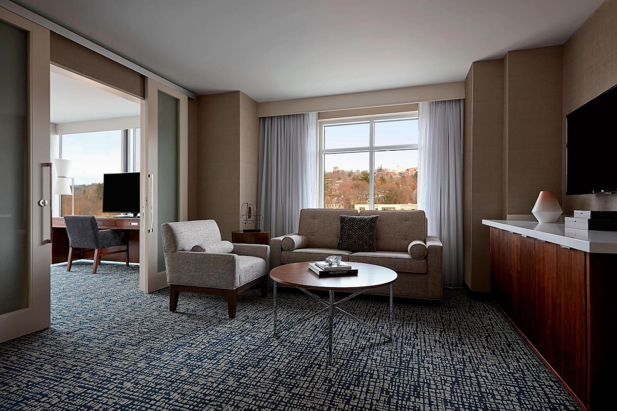 suite, 1 bedroom | living area | 32-inch flat-screen tv with cable channels, smart tv, netflix