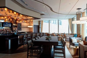 Breakfast, lunch, dinner served; American cuisine