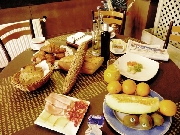 每日供應歐陸早餐 (每人 EUR8.50)