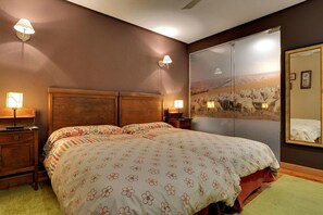 Desk, blackout drapes, soundproofing, free WiFi - Txapi Txuri (Murillo el Fruto)