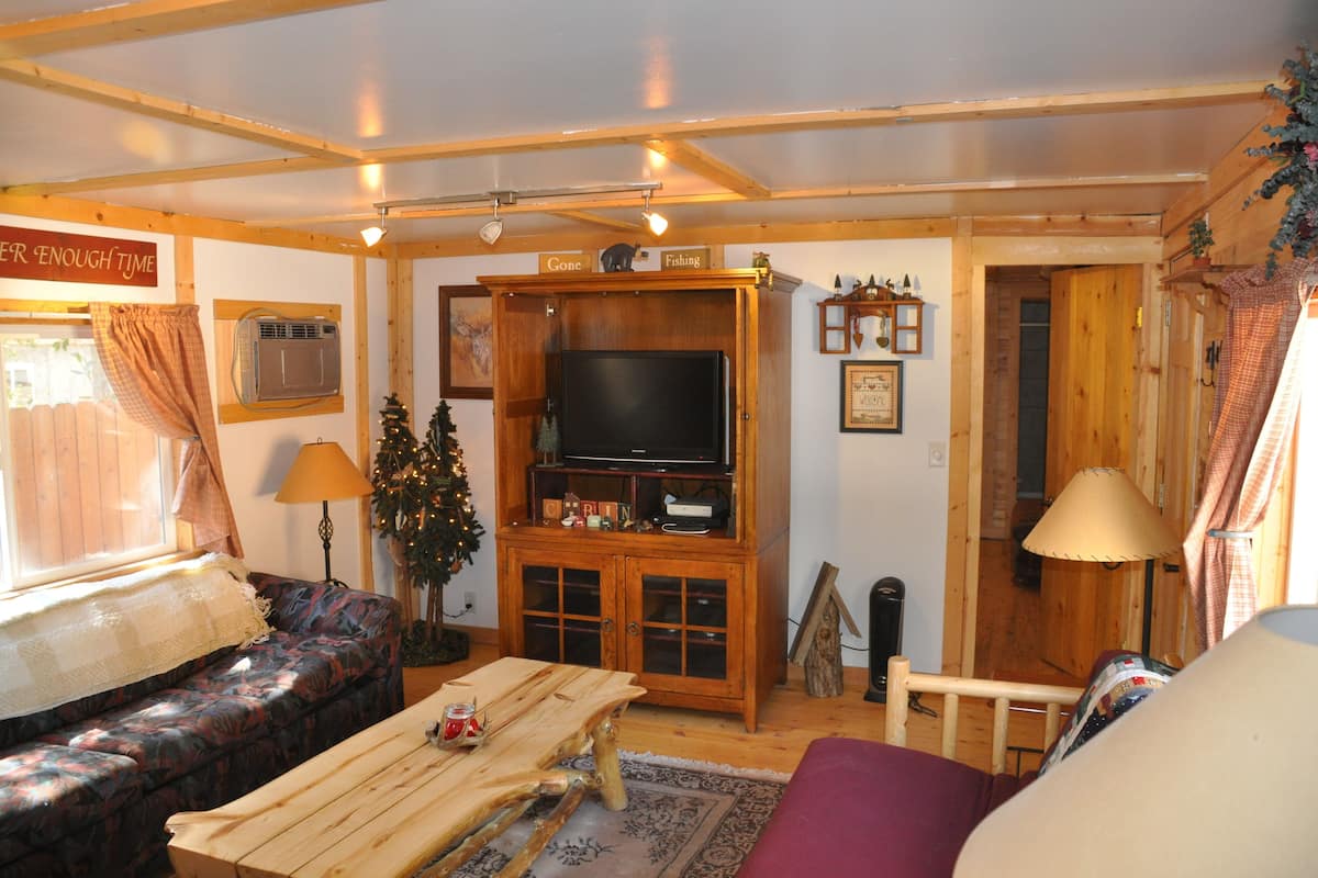 Cabin, 2 Bedrooms (Kodiac) | Living area | Flat-screen TV