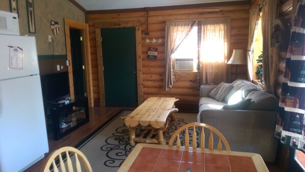 Cabin (Rubicon) | Living room | Flat-screen TV