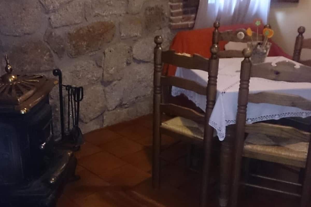 House, 1 Bedroom | Living area | Flat-screen TV