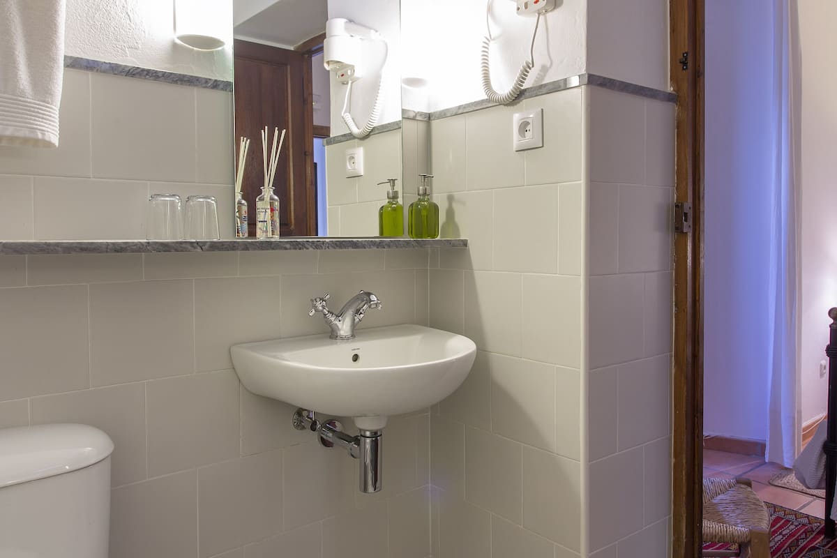 Kamar Double Standar, ensuite | Fasilitas kamar
