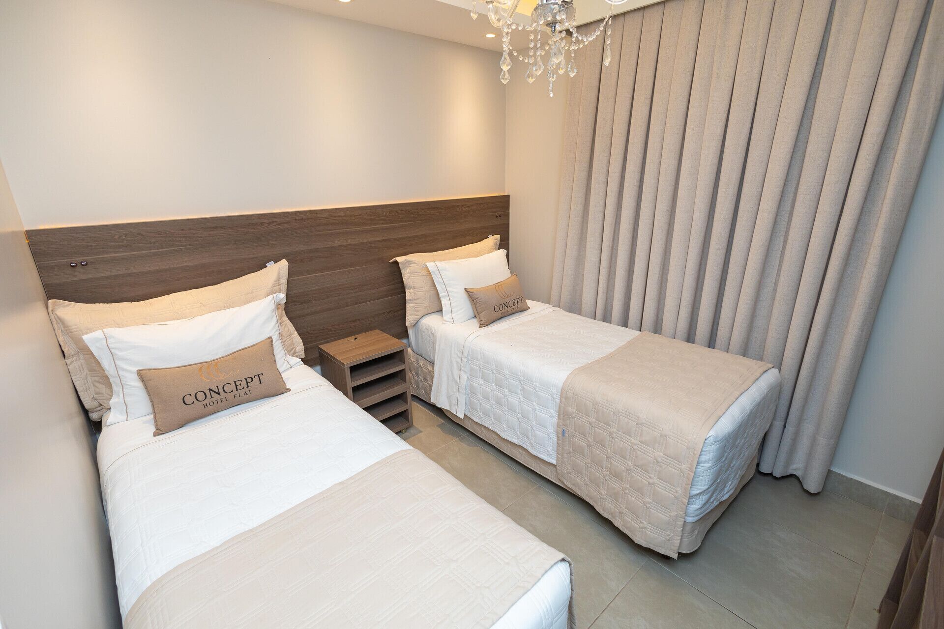 Minibar, bureau, espace de travail pour ordinateur portable