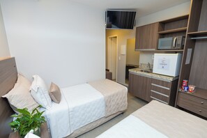 Economy-Zweibettzimmer | Eigene Küche | Mini-Kühlschrank, Mikrowelle, Herdplatte, Kochgeschirr/Geschirr/Besteck