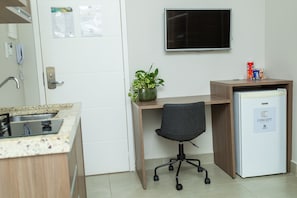 Chambre Standard double, 1 lit double | Cuisine privée | Mini-réfrigérateur, four à micro-ondes, surface de cuisson