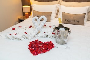 Minibar, desk, laptop workspace, blackout curtains - Concept Hotel Flat (Balneário Camboriú)