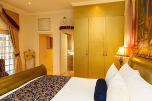 Premium bedding, in-room safe, desk, laptop workspace - The Angels Place Boutique Hotel (Pretoria)