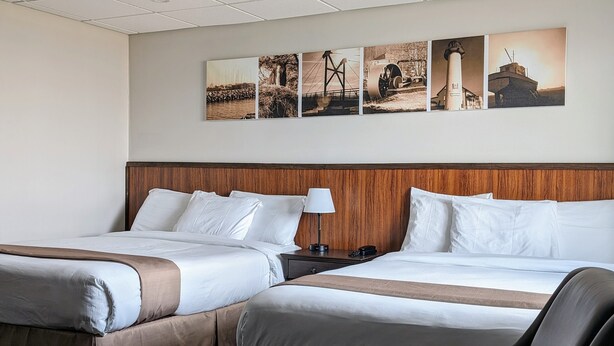 Standard Room, 2 Queen Beds | Iron/ironing board (on request), WiFi (free), bed sheets - Le Portage (Matane)