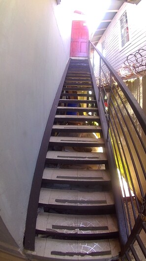 Decoración personalizada, muebles diferentes y cortinas blackout