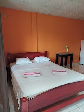 Studio Klasik, pemandangan halaman, lantai dasar | Didekorasi berbeda-beda dan dilengkapi dengan perabotan berbeda-beda