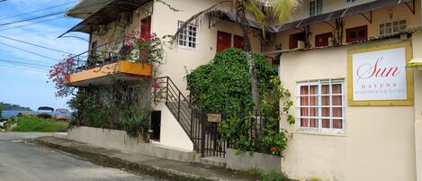 Overnatningsstedets indgangsparti