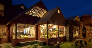 Front of property - evening/night - Hotel Pozo del Cielo (Coporaque)