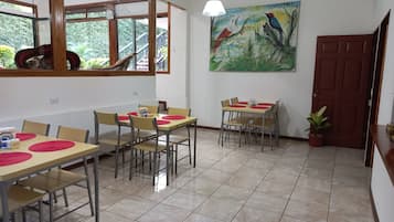 Petit déjeuner préparé à la commande compris tous les jours