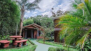 Vista frontal de la propiedad