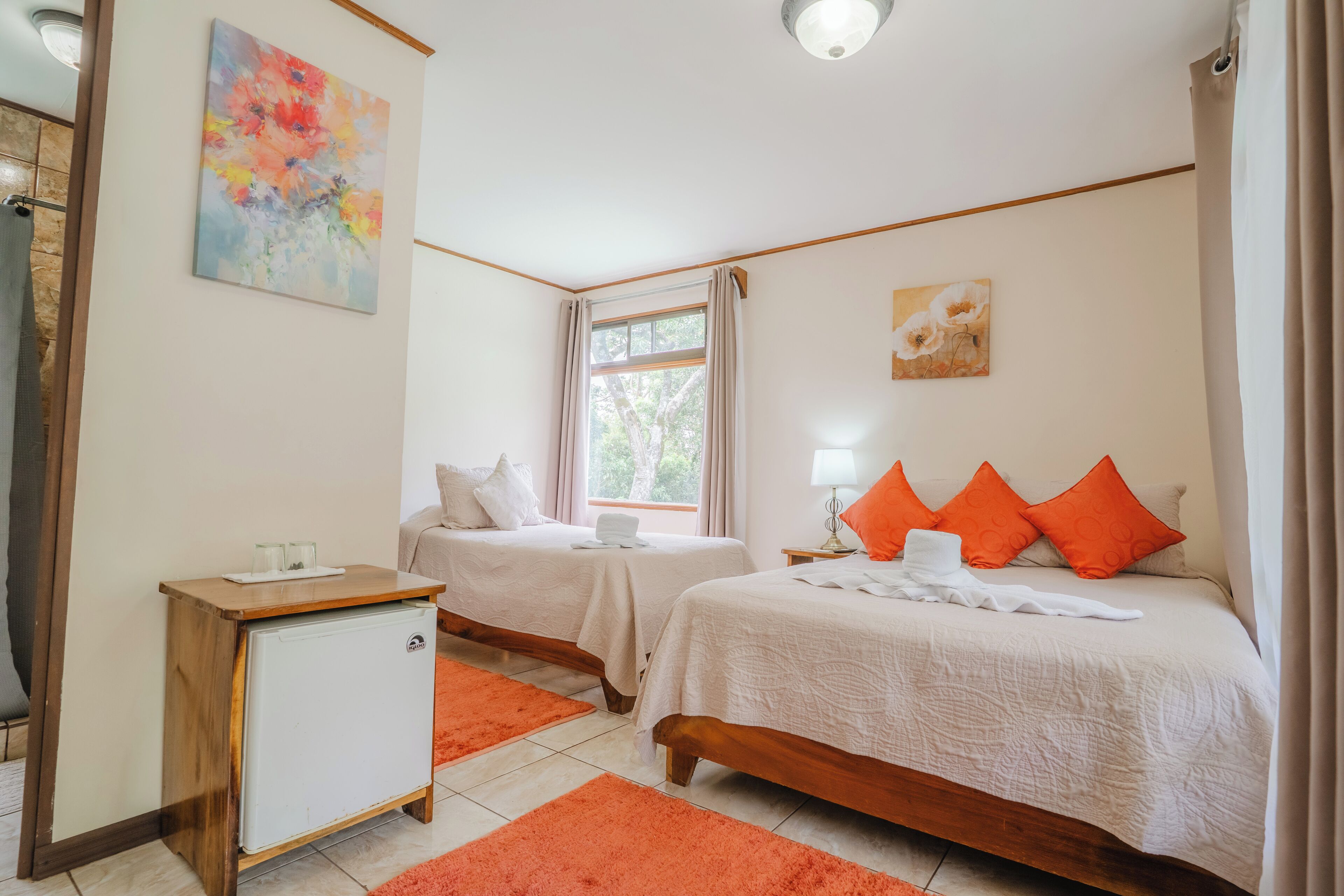 Quarto triplo standard | Quartos à prova de som, ferros/tábuas de passar roupa, Wi-Fi de cortesia