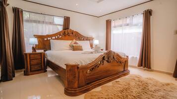 Habitación Deluxe | Insonorización, tabla de planchar con plancha y wifi gratis