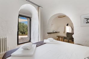 Villa, 6 Bedrooms | Iron/ironing board, free cots/infant beds, free WiFi