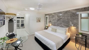 Deluxe Double Room | Peralatan tempat tidur premium, langsir/tirai gelap terus, kalis bunyi