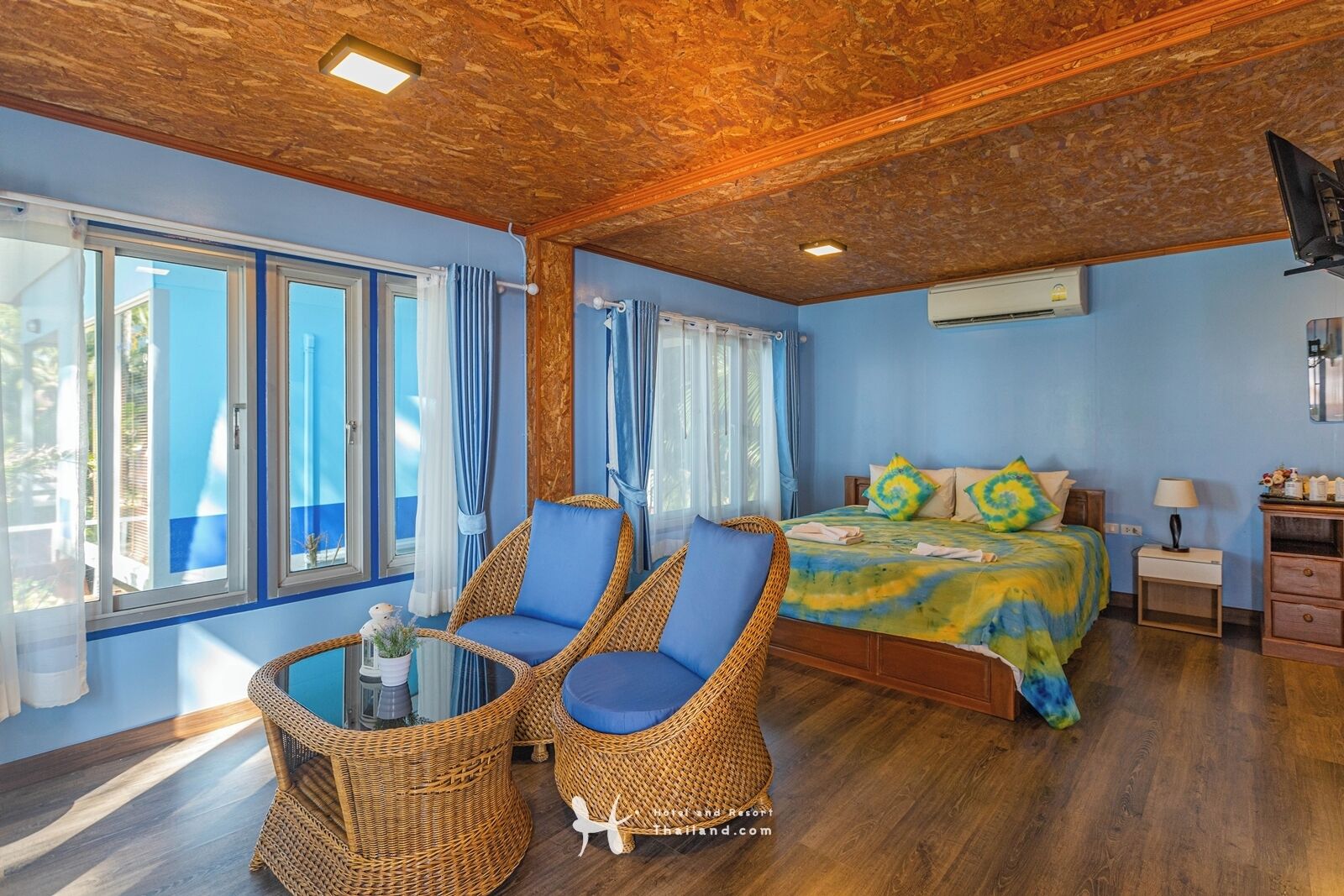 beach front deluxe with jacuzzi bathroom | free wifi