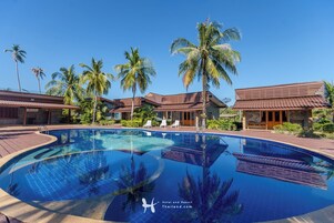 Outdoor pool, sun loungers