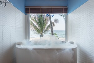 Beach front deluxe with Jacuzzi bathroom | Beach/ocean view