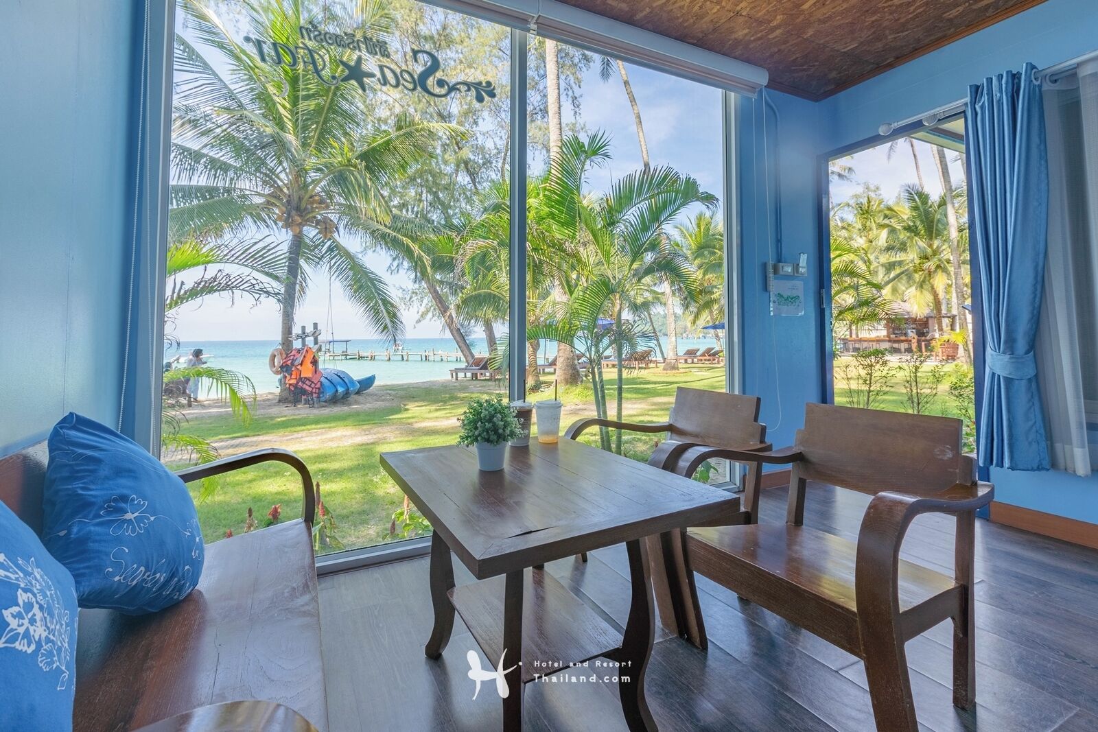 beach front bungalow | living area | lcd tv