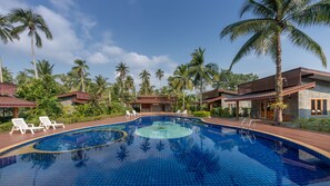 Coconut garden swimming pool | 部屋からの景観