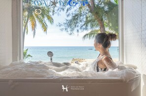 Beach front deluxe with Jacuzzi bathroom | Free WiFi - Sea Far Resort (Ko Kood)