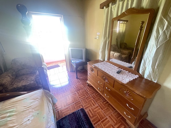 Standard Room, 1 Queen Bed, Smoking