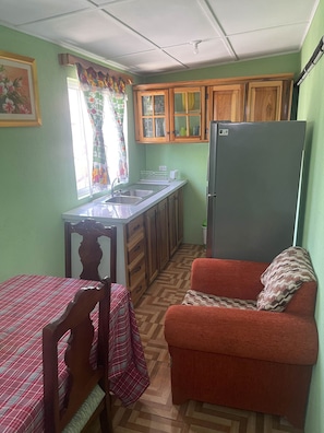 Standard Apartment, 1 King Bed, Kitchenette | Private kitchen | Fridge, microwave, electric kettle, cookware/dishes/utensils - Little Shaw Park Guest House (Ocho Rios)