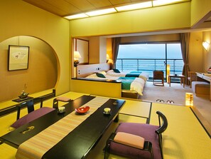 Premium bedding, in-room safe, desk, free WiFi