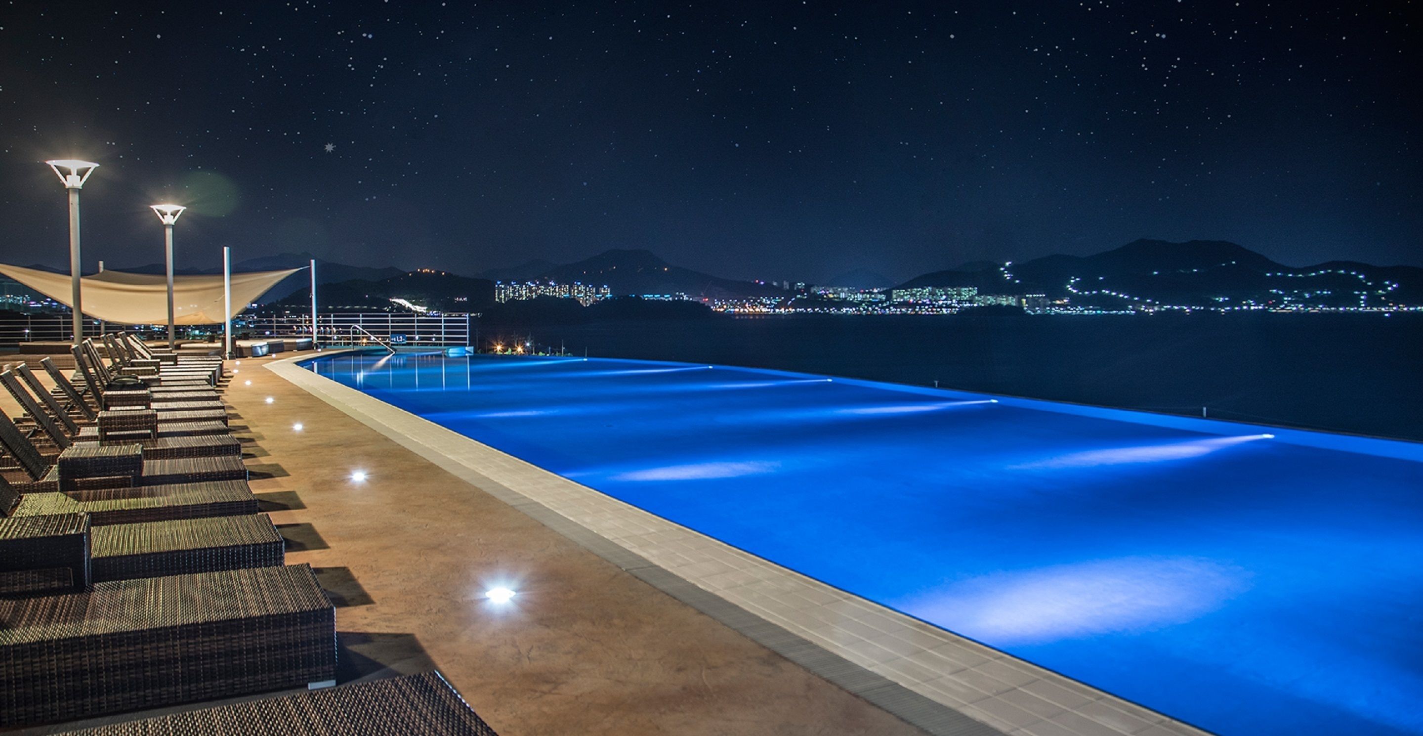 infinity pool