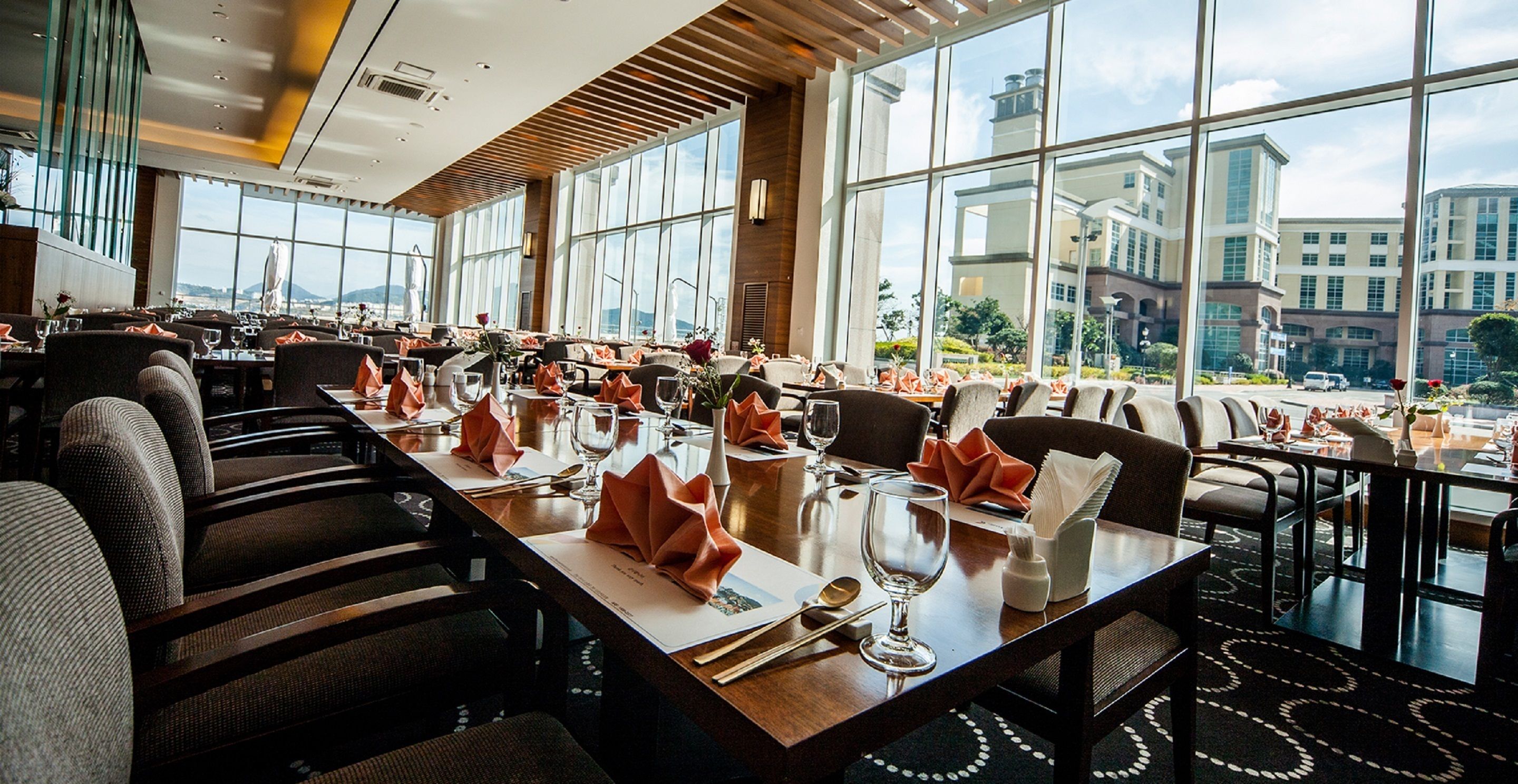 breakfast, lunch and dinner served