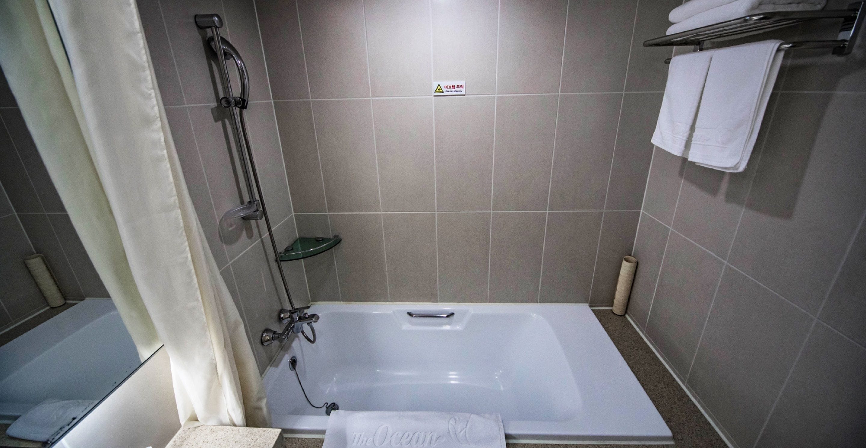 deep-soaking bathtub