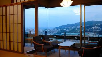 Minibar, in-room safe, individually decorated, individually furnished