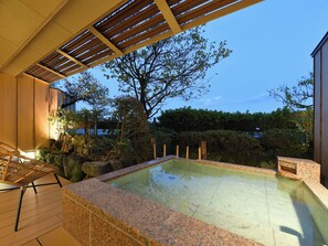 Premium-Zimmer, Mehrere Betten, Nichtraucher (Japanese, OpenairBath, Private dining) | Minibar, Zimmersafe, individuell dekoriert, individuell eingerichtet