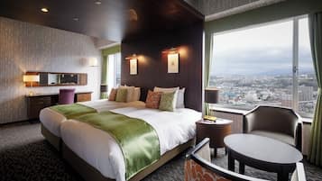 Royal Suite, Non Smoking | Desk, iron/ironing board, free cribs/infant beds, free WiFi